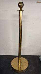 lot 195 image: Brass Ball Top Stanchion Post with Round Base - Retail $0