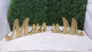 lot 201 image: Gold Glitter Cursive Word Sign Decor - Retail $0
