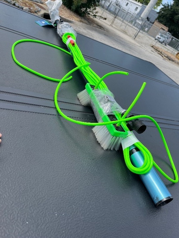 lot 6 image: XERO XL Professional Extension pole Water MultiUse Tool - Comes as is