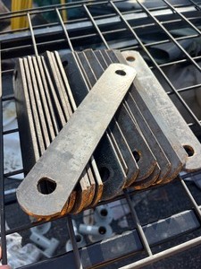 lot 113 image: Bundle of 20 Steel Brace Pieces Heavy Duty 10 x 2 x 1 Hole