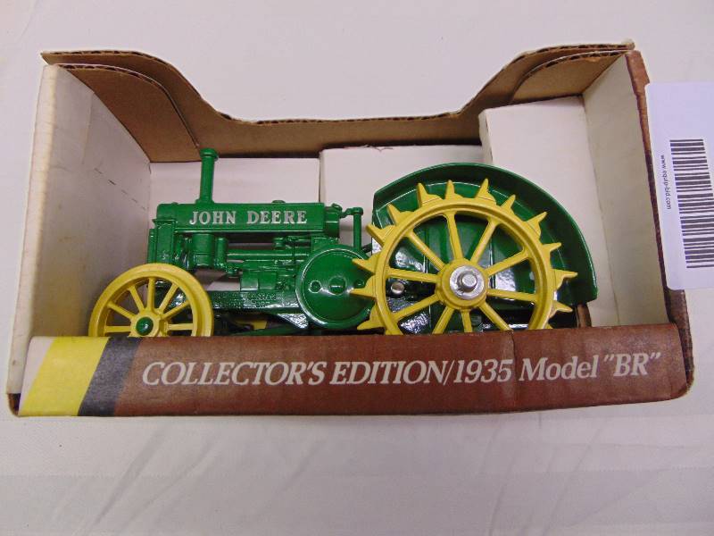 lot 2121 image: John Deere 1935 Model BR Tractor
