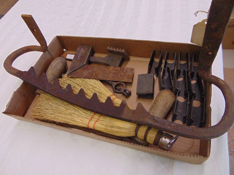 lot 2126 image: Misc. Metal ToolsAmmo Holders