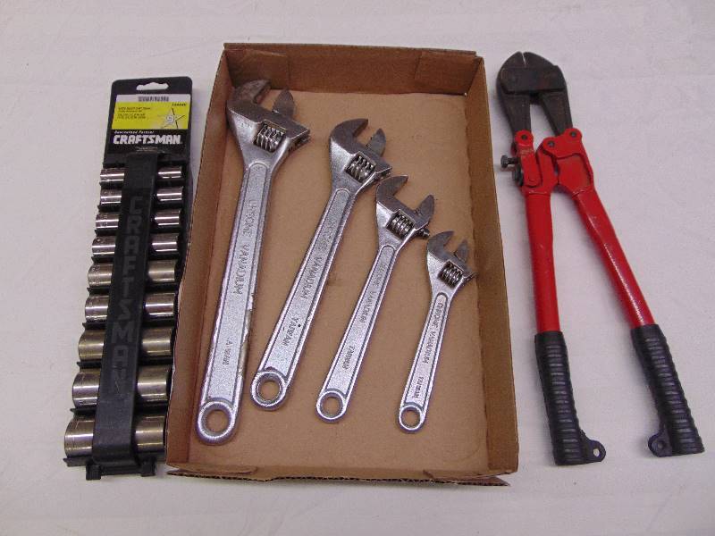 lot 2129 image: Craftsman 9pc Socket Set &Tools