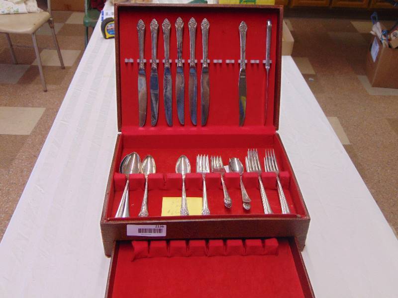 lot 2136 image: Silverware in Case