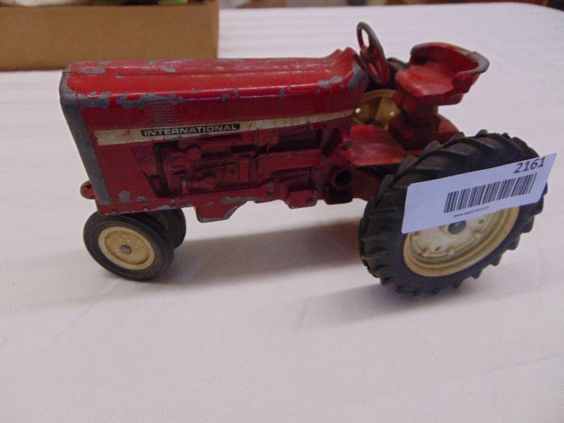 lot 2161 image: International Tractor