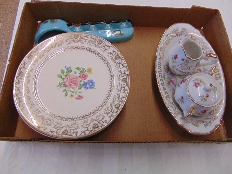 lot 2163 image: Assorted Glass Items