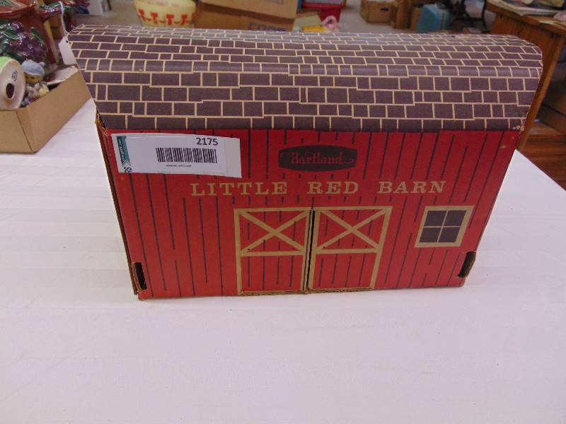 lot 2175 image: Little Red Barn