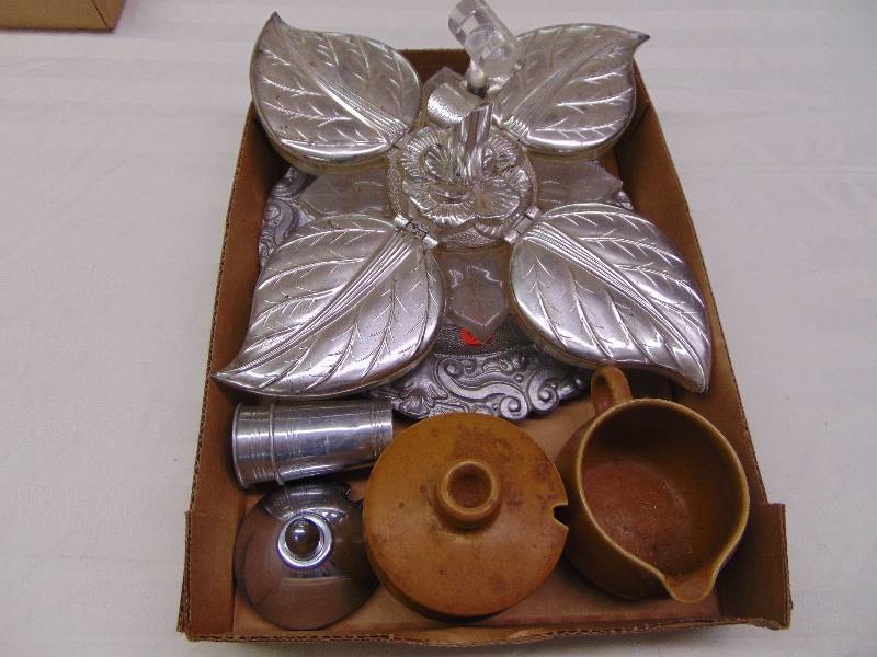 lot 2176 image: Leaf Candy Holder, etc.