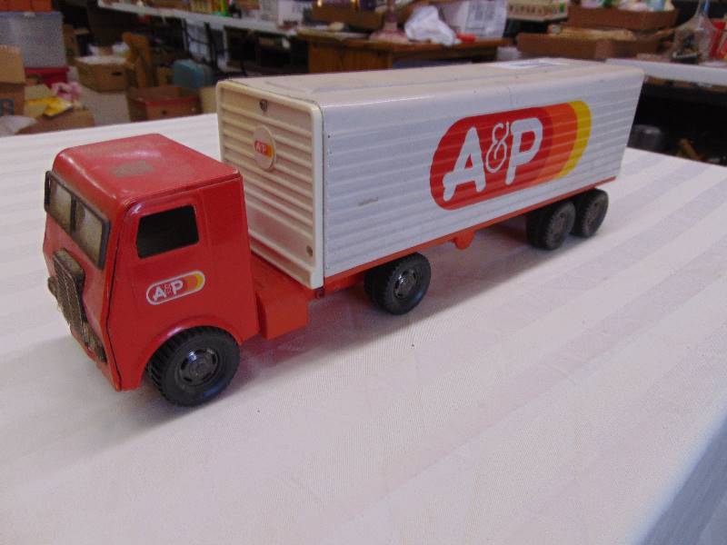 lot 2194 image: A & P Semi-Trailer