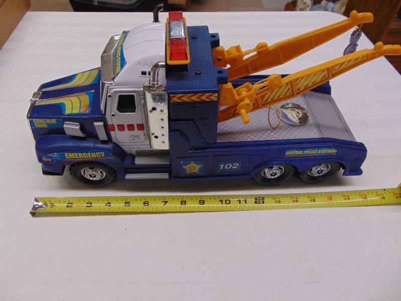 lot 2195 image: Tow Truck