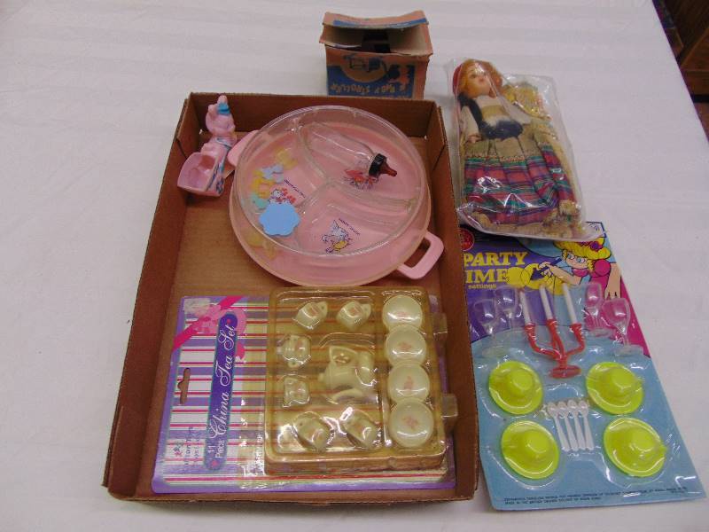 lot 2200 image: Misc. Toys