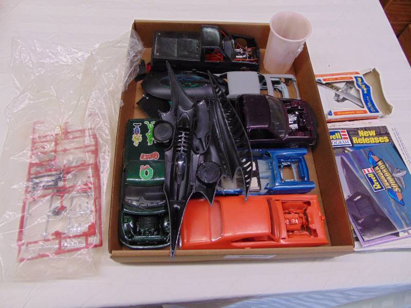 lot 2201 image: Plastic toy vehiclesparts, etc.