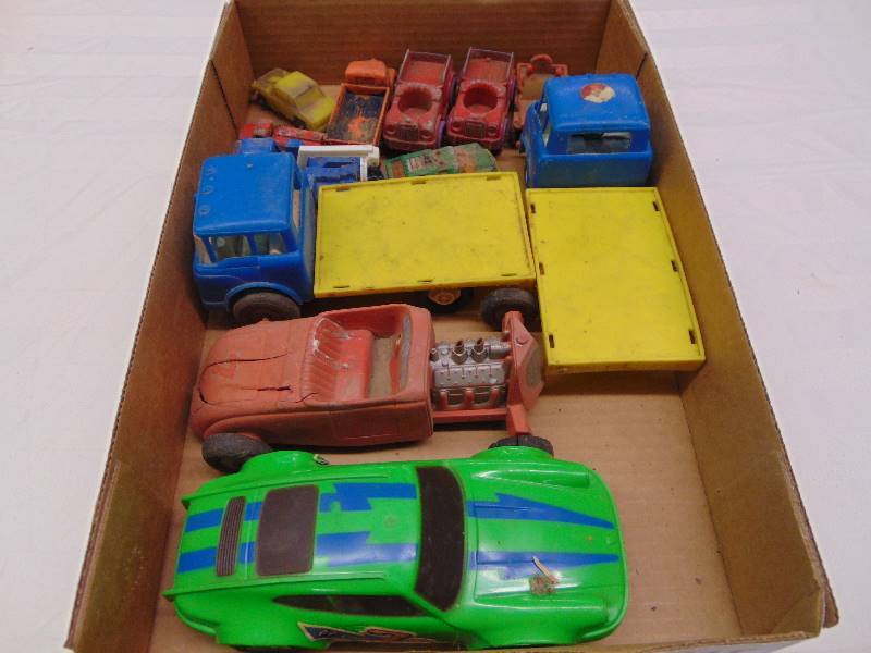 lot 2207 image: Misc. Toy Vehicles