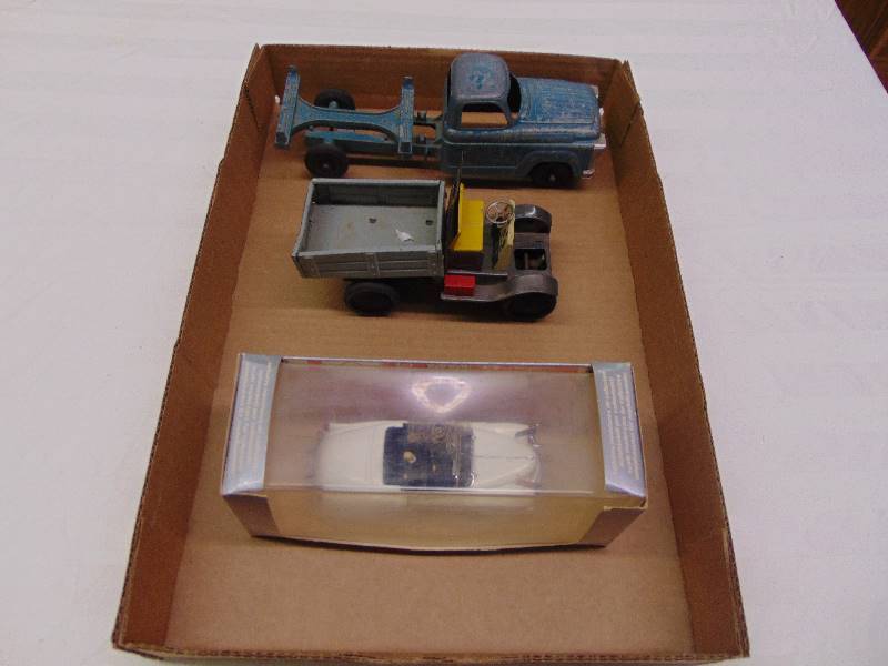 lot 2209 image: 1953 Eisenhower Car, etc.
