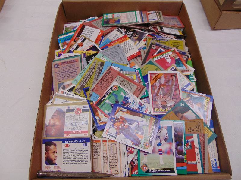 lot 2210 image: Assorted Sports Trading Cards