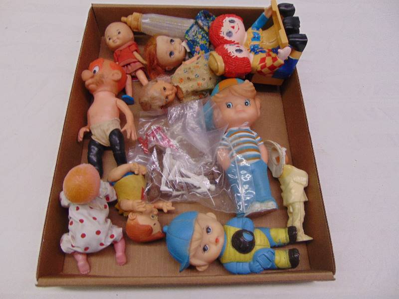 lot 2214 image: Assorted Plastic Dolls