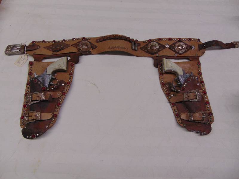 lot 2247 image: Roy Rogers Toy Gun Set & Holsters