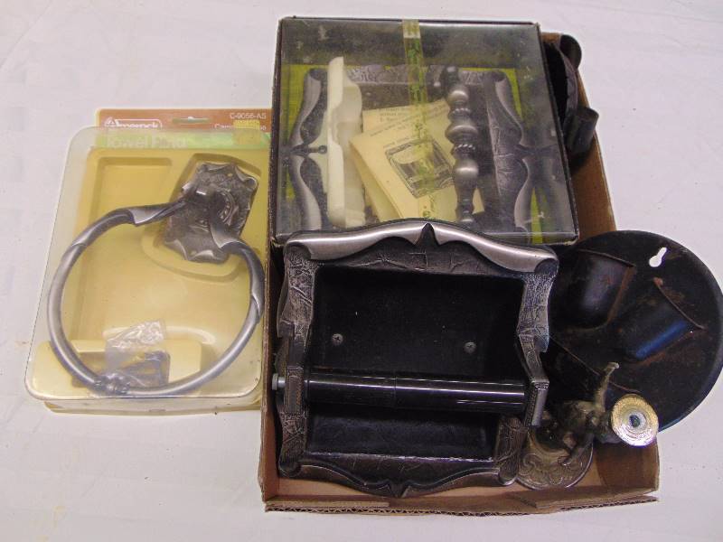 lot 2252 image: Misc. Bathroom Accessories