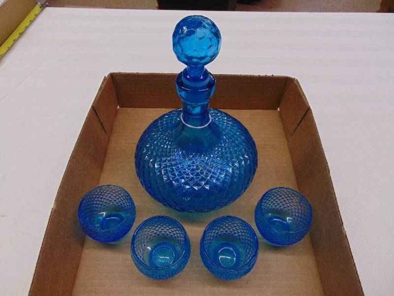 lot 2272 image: Blue Decanter Set