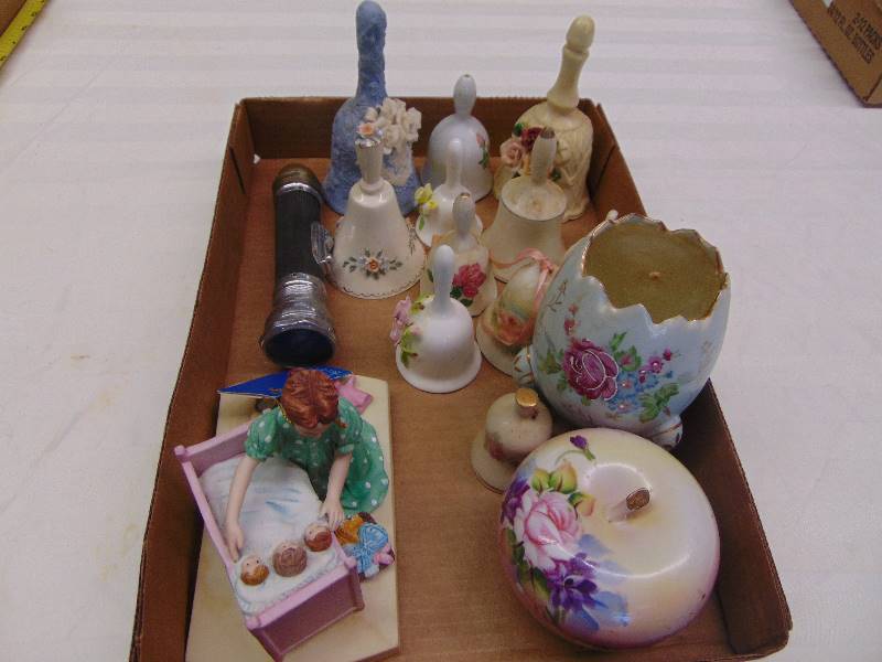 lot 2273 image: Glass Bell lot