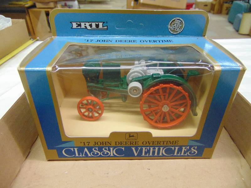 lot 2275 image: John Deere Tractor Lot