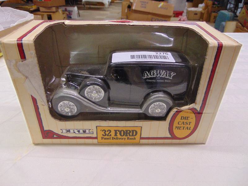 lot 2276 image: 1932 Ford Delivery Bank