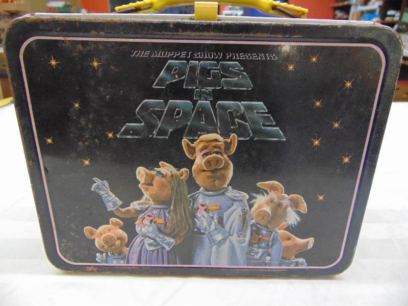 lot 2296 image: Pigs in Space tin Lunchbox