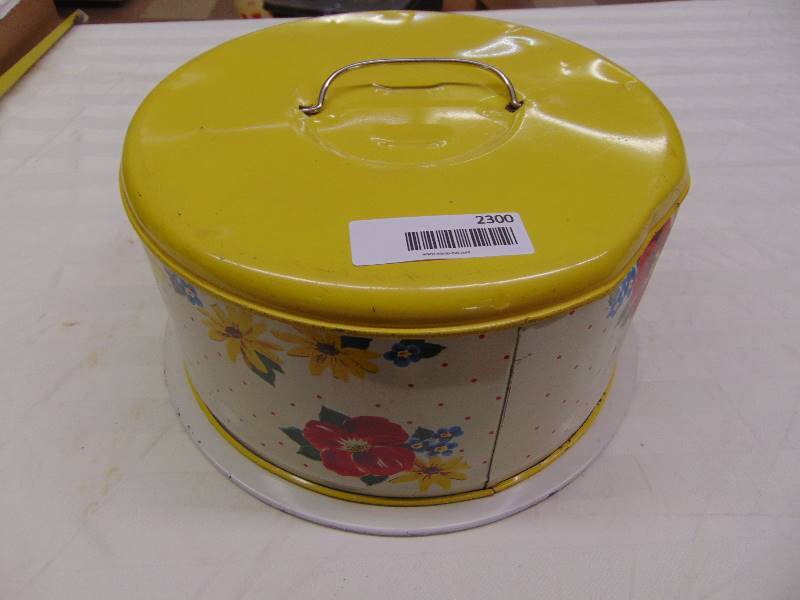 lot 2300 image: Tin Cake Pan