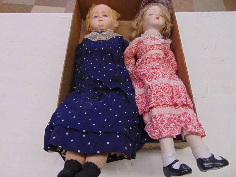 lot 2320 image: Dolls