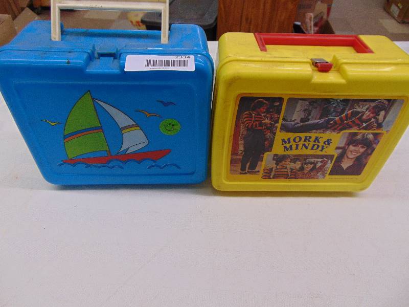 lot 2334 image: Lunchbox Lot