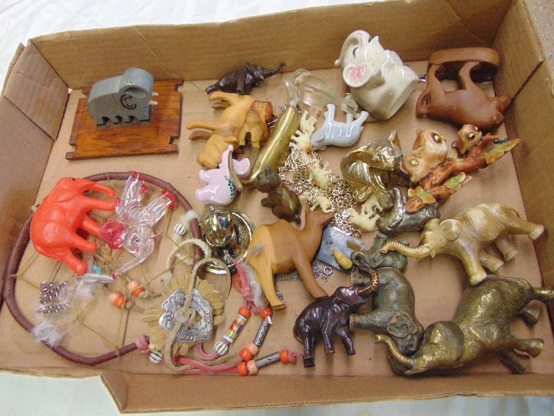 lot 2337 image: Figurines