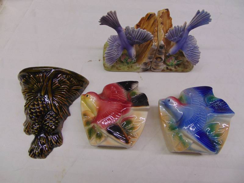 lot 2343 image: Glass Bird Figurines