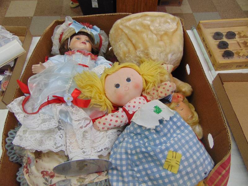 lot 2348 image: Dolls