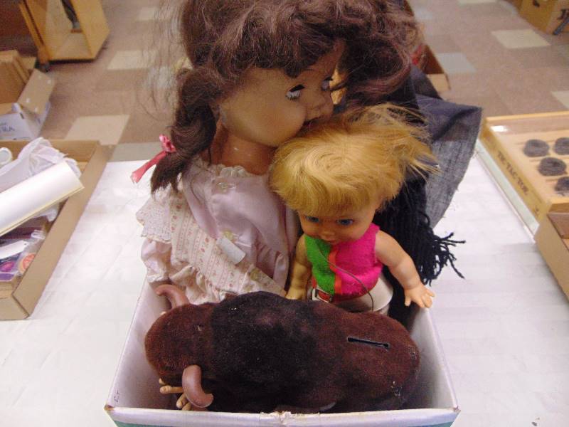 lot 2358 image: Misc. Dolls