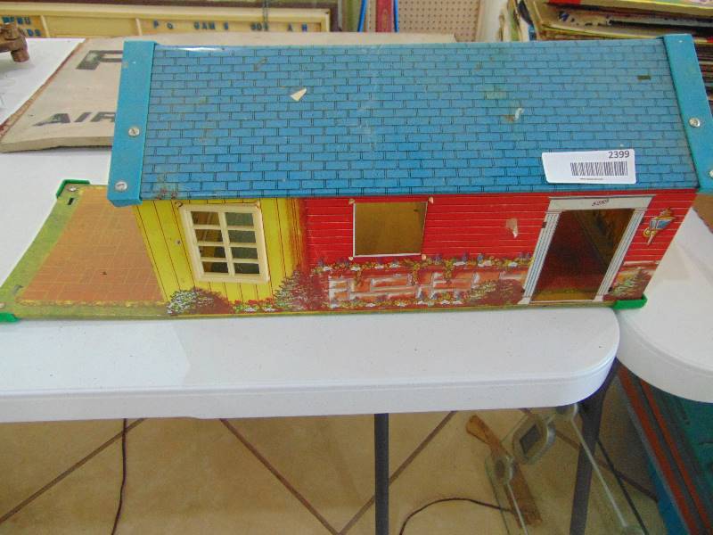 lot 2399 image: Tin Playhouse Toy