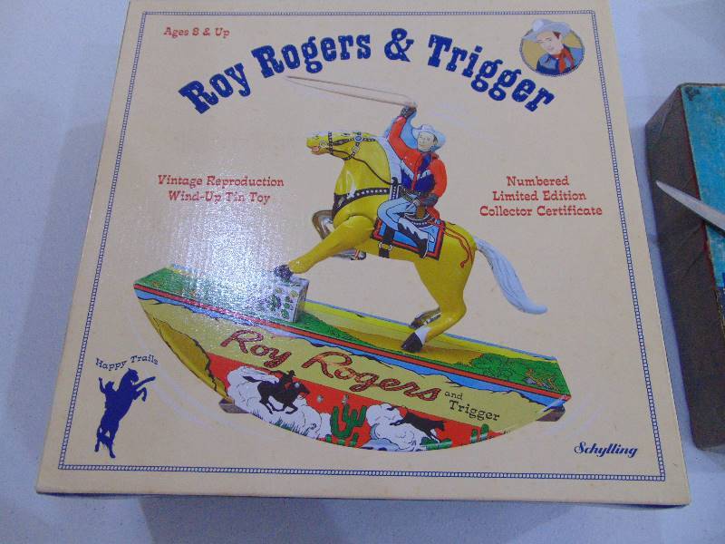 lot 2409 image: Roy Rogers & Trigger Tin Toy