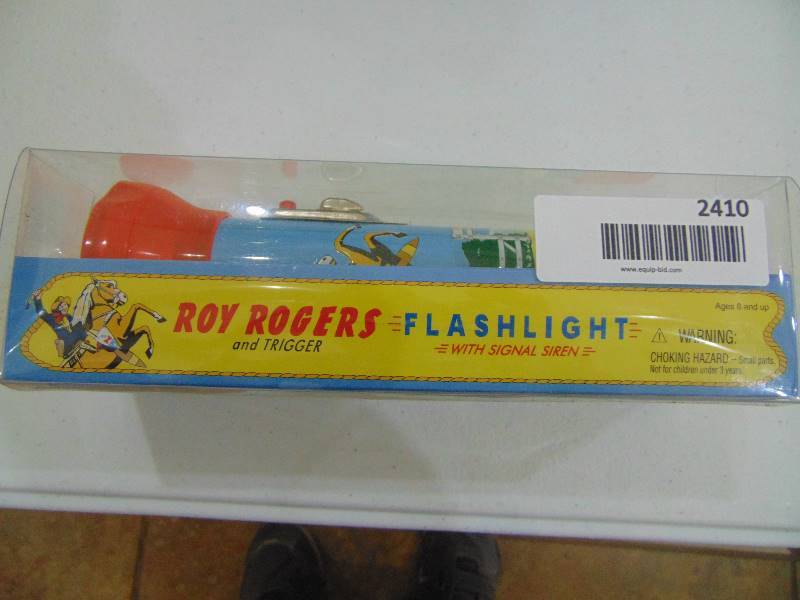 lot 2410 image: Roy Rogers Flashlight
