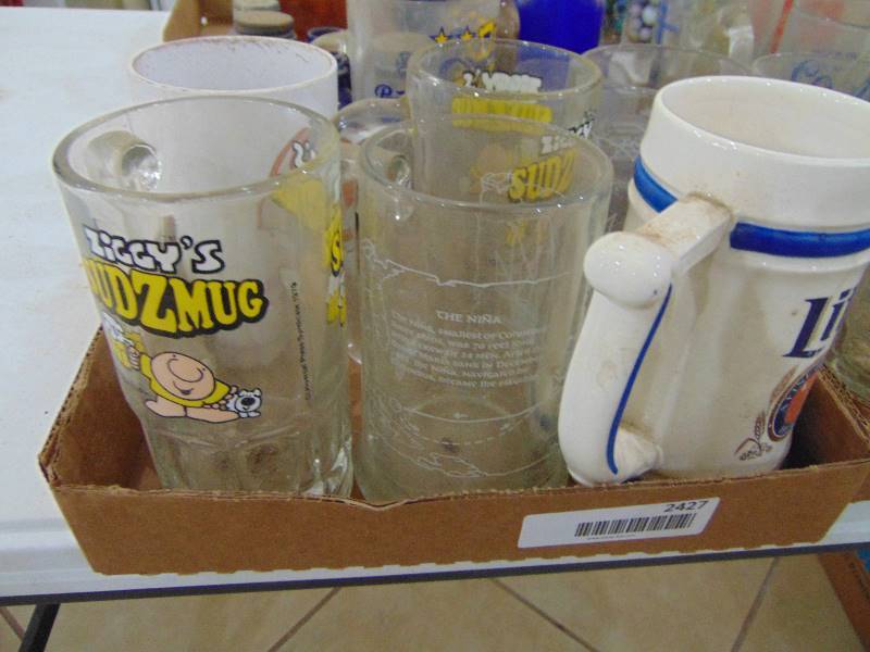 lot 2427 image: Glass Lot