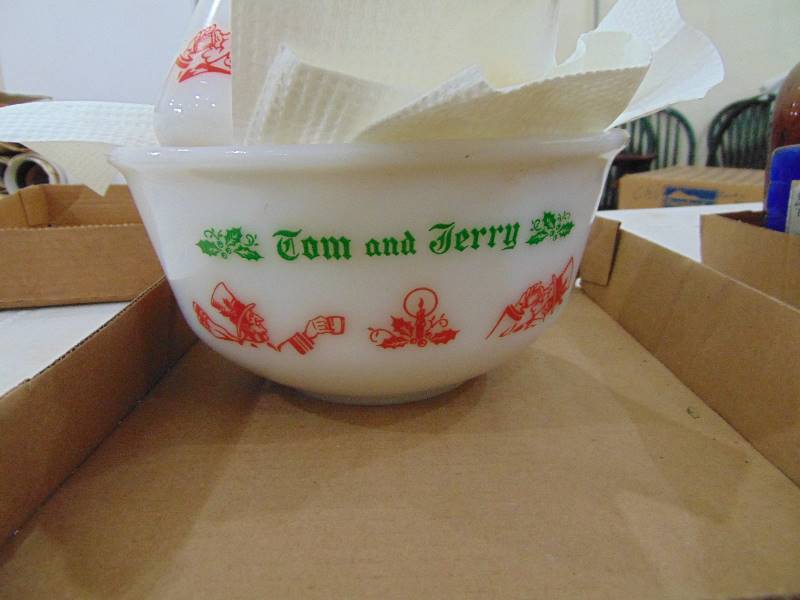 lot 2429 image: Tom & Jerry Punch Bowl Set