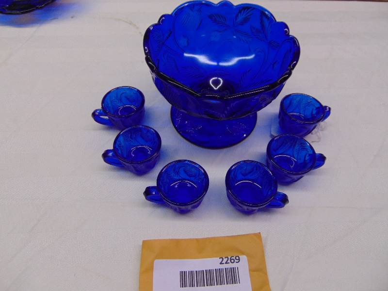 lot 2269 image: Blue Glass Child Set