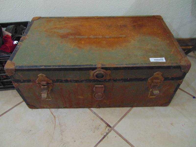 lot 2440 image: Metal Trunk wTray
