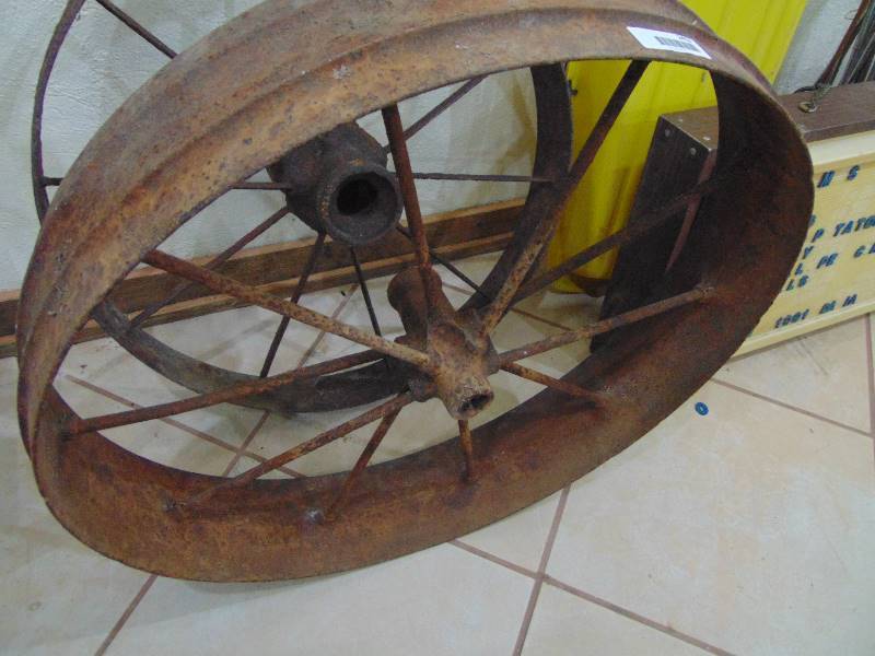 lot 2452 image: Iron Wheel