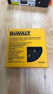 lot 144 image: DeWALT 5 (125mm) Random Orbit Palm Sander Pad DW4388 - Retail $20