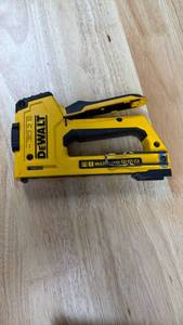 lot 164 image: DeWalt DWHTACK Multi-Lever Staple Gun - Retail $30