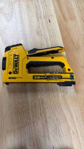 lot 165 image: DeWalt DWHTACK Multi-Power 6mm Stapler - Retail $30