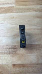 lot 176 image: Square D 20 Amp Single Pole Circuit Breaker 120240V 10kA - Retail $5