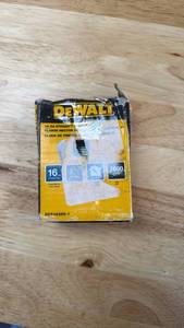 lot 178 image: DeWALT 16 GA Straight Finish Nails 2-12 in 1000 Qty DCS16250-1 - Retail $40