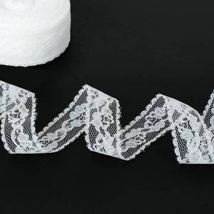lot 2580 image: White Lace Ribbon for Gift Wrapping, 1 inch x 20 Yard Lace Trim Ribbon - Retail $8
