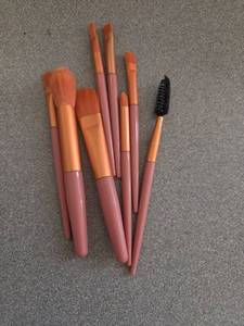 lot 2590 image: Small Makeup Brushes - Retail $0