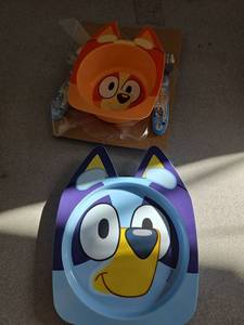 lot 2625 image: Bluey Plate and Bowl Set - Retail $0
